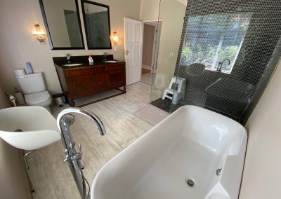 Bathroom suite - ChooselifeSA